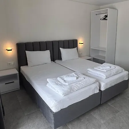 Elena Resort *