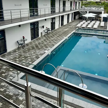 Elena Resort *